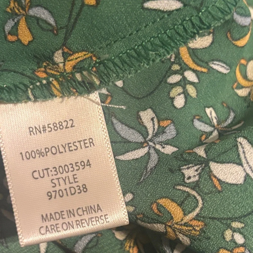 Max Studio Green Floral Tie-Waist V-Neck Blouse - Picture 3 of 8